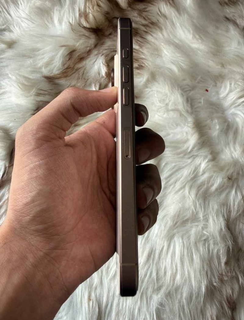 Iphone 16 Pro Max, 256GB, JV with Box 2