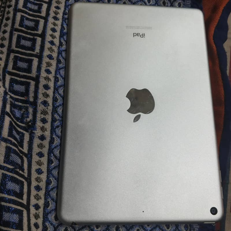 Mini apple 5 table 0