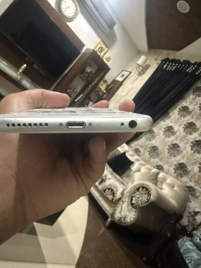 Apple iPhone 6 Plus 3