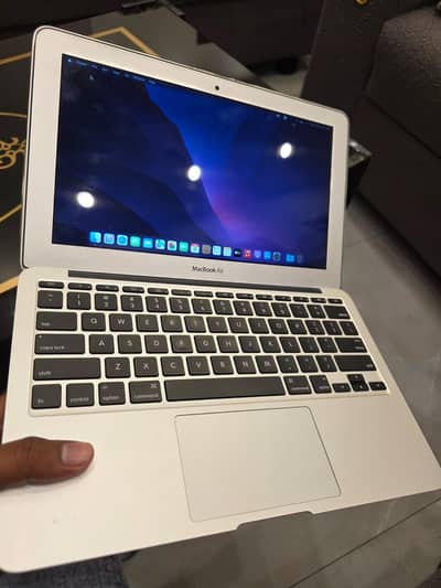Apple MacBook Air 11-inch | 8GB RAM / Intel i5 | Mind Condition