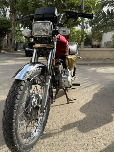 CG 125 SE Golden Edition