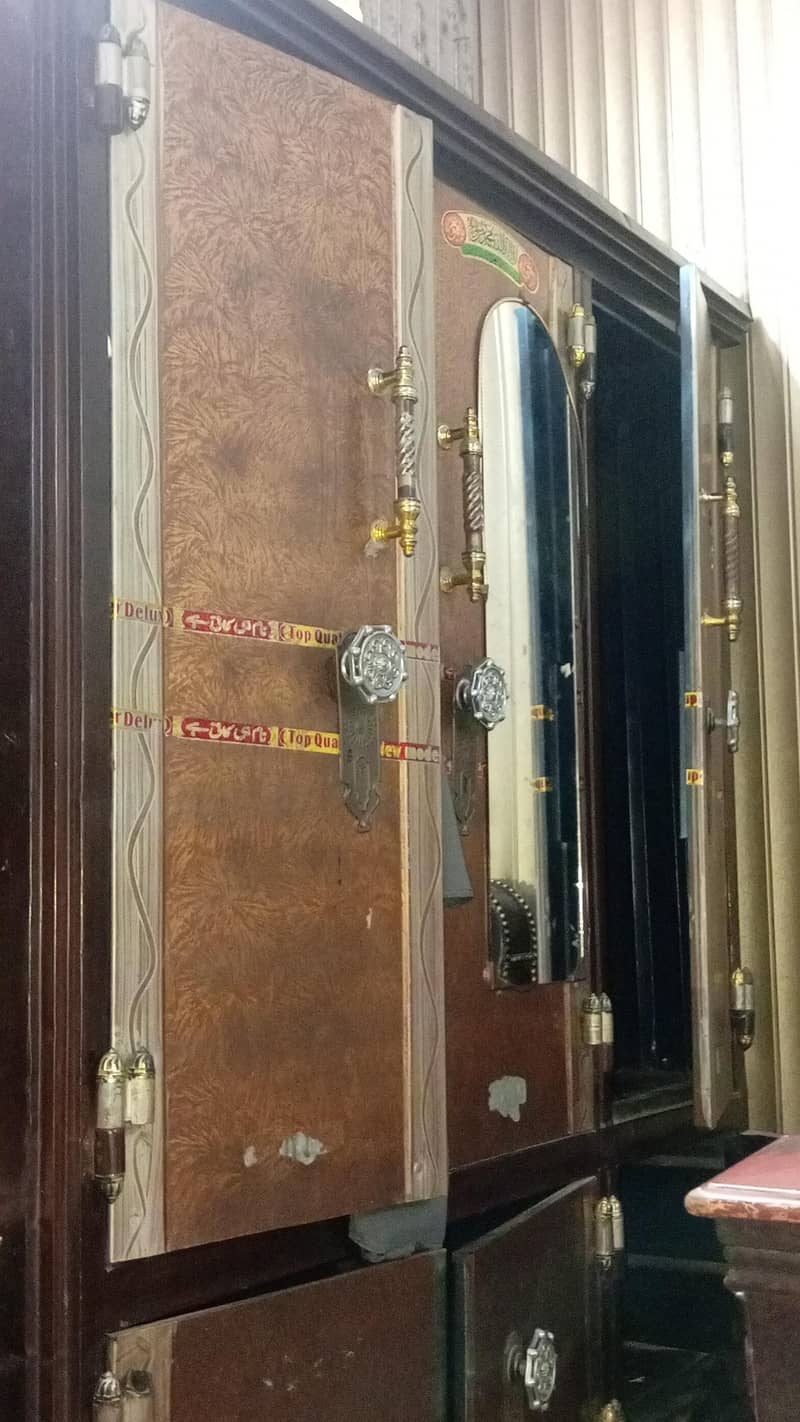 clothes wardrobe 0