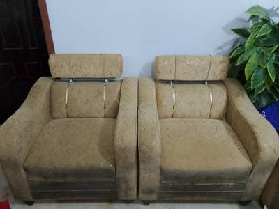 5 SEATER SOFA SET, EXCELLENT CONDITION, URGENT SALE KARACHI.