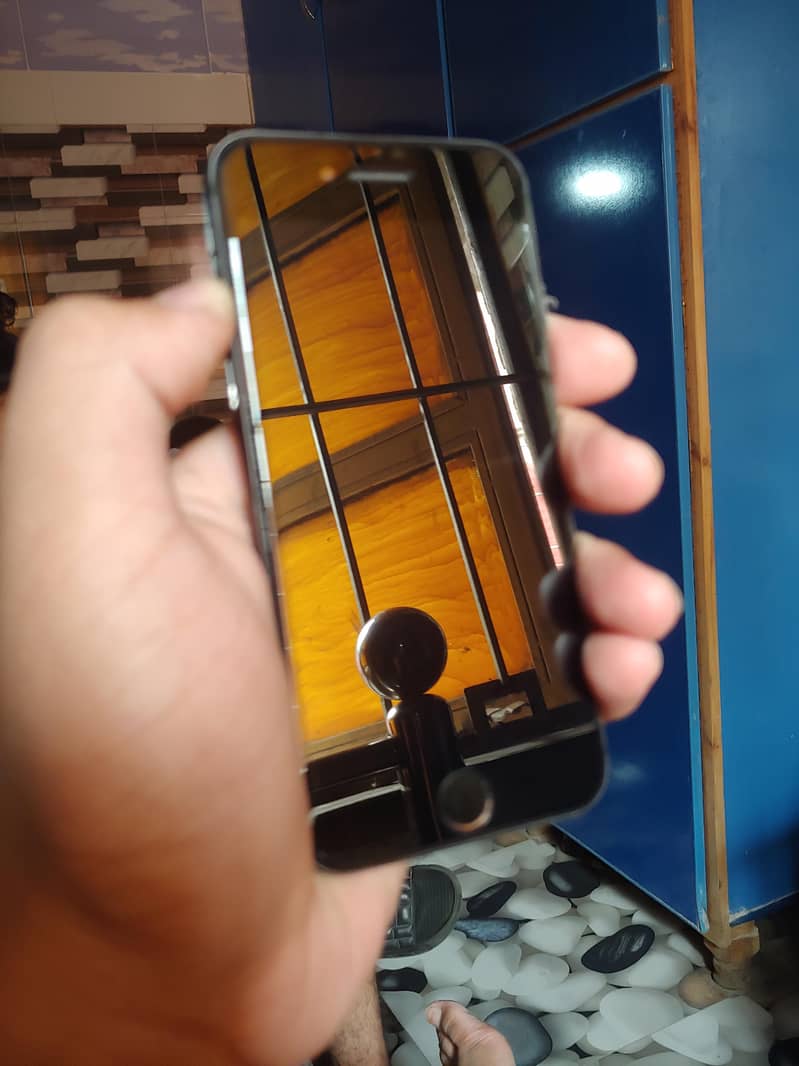 Apple iPhone 8 0