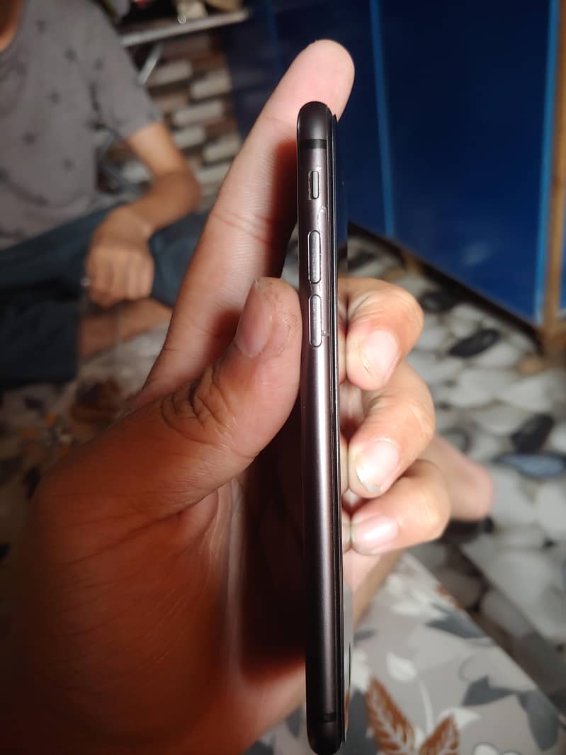 Apple iPhone 8 1