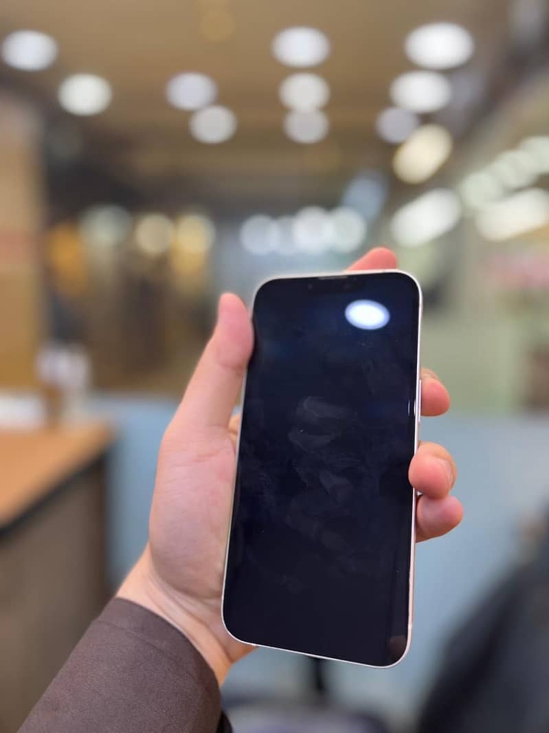 Apple iPhone 13 2