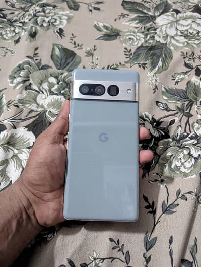 Google pixel 7 pro Gold colour 10/10