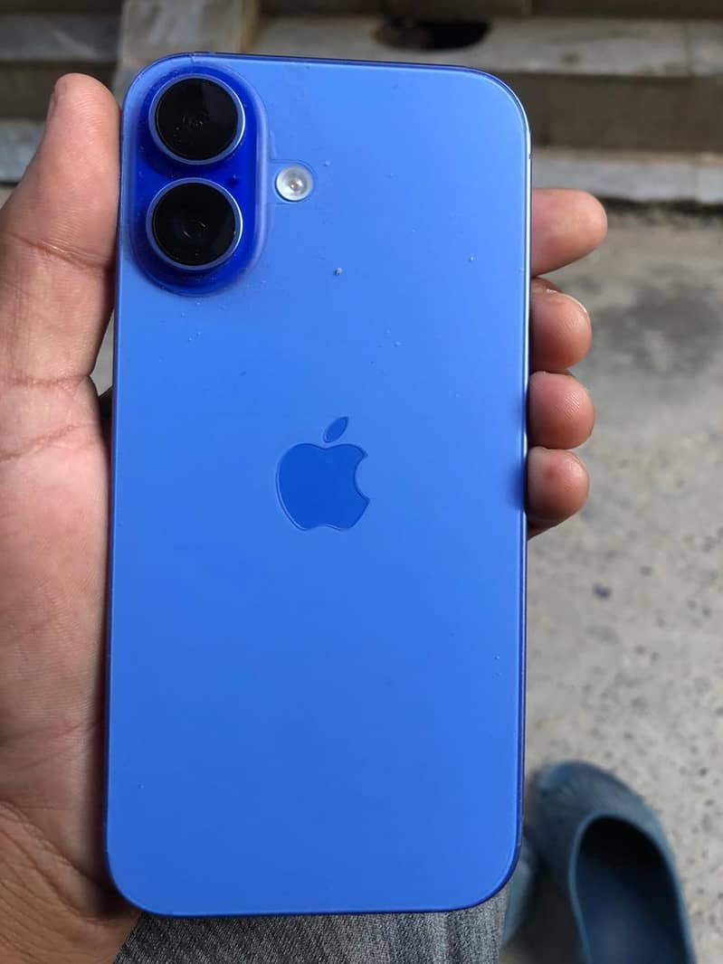 Apple iPhone 16 2