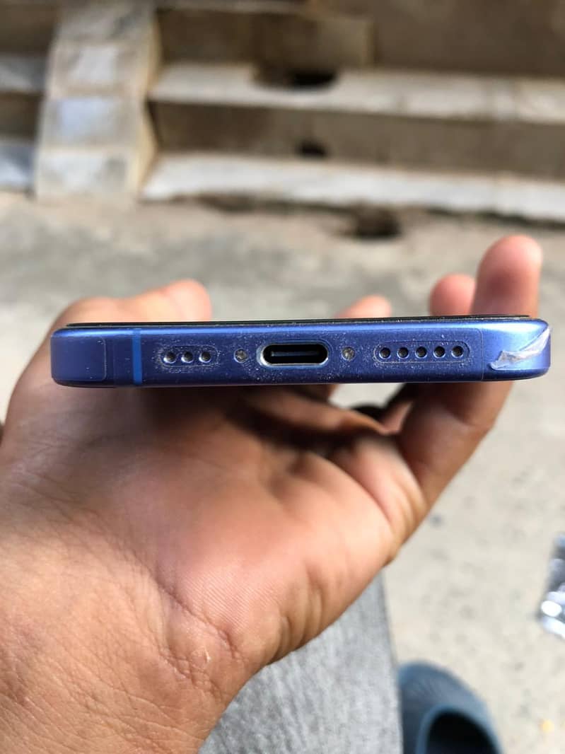 Apple iPhone 16 3
