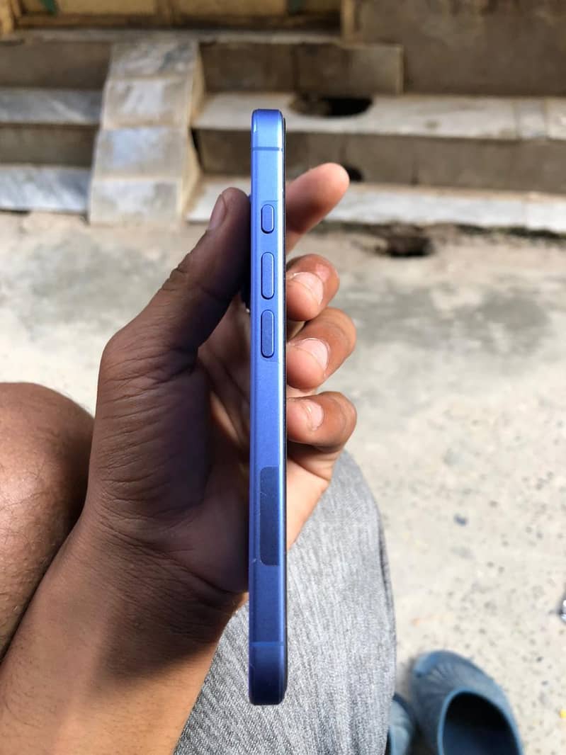 Apple iPhone 16 4