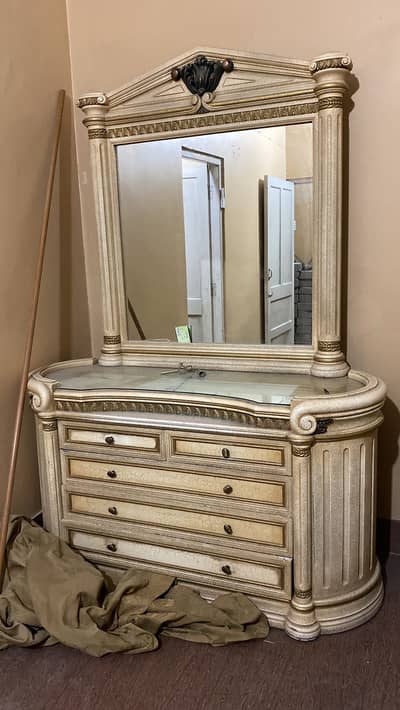 Dresser & Divider