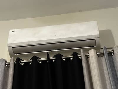 Pel 1.5 ton Non inverter Ac urgent for sale