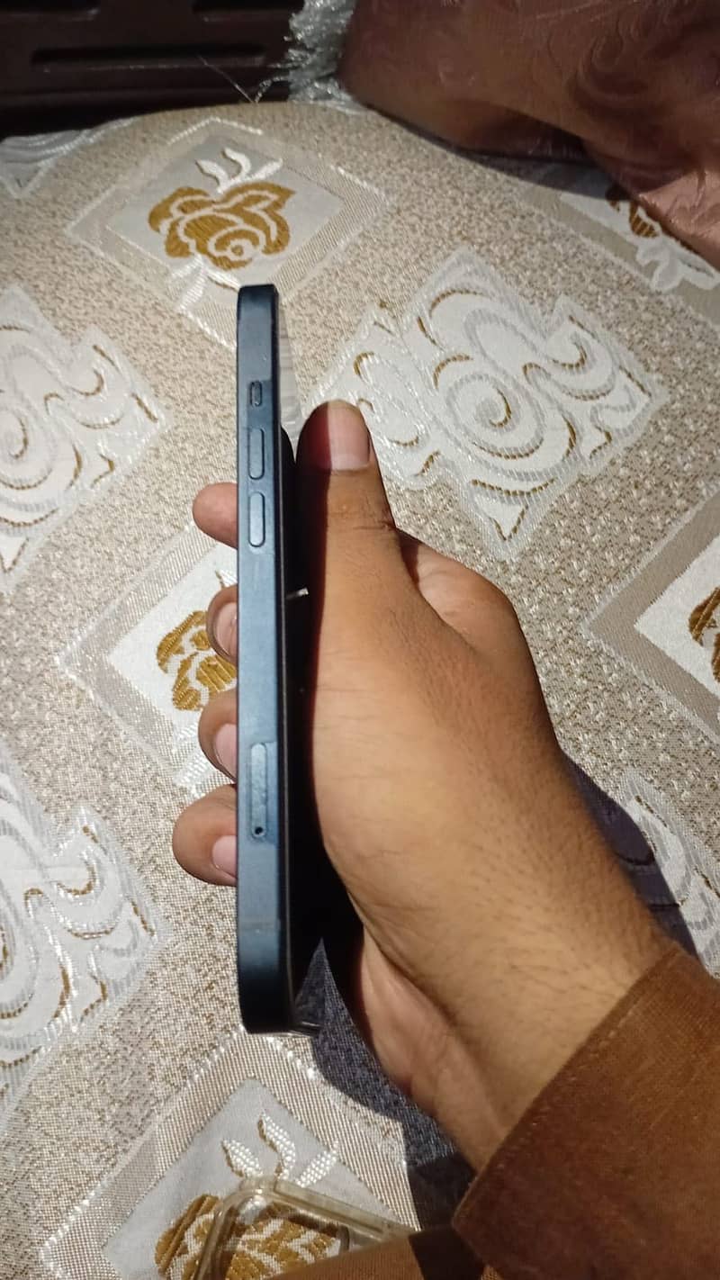 Apple iPhone 13 1
