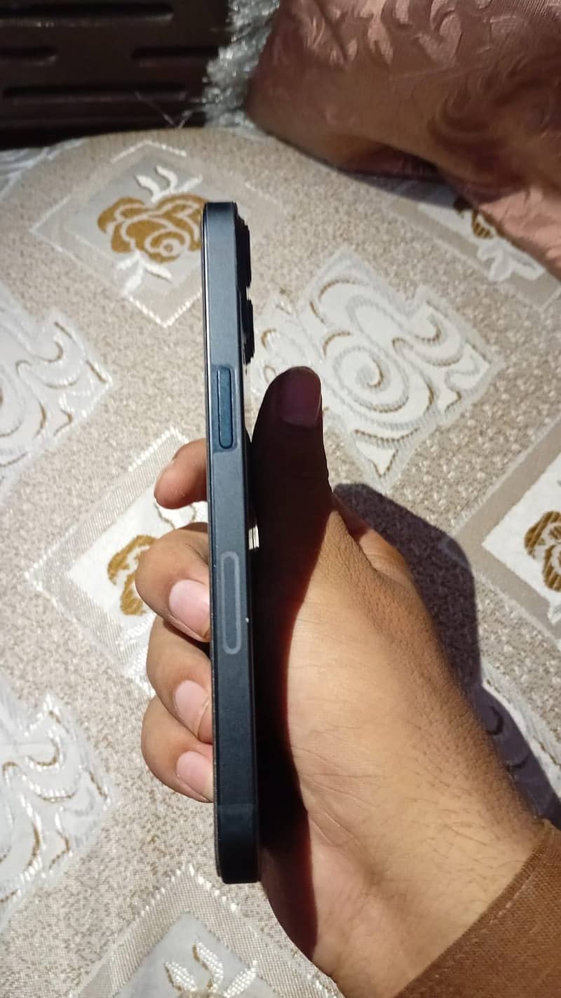Apple iPhone 13 2