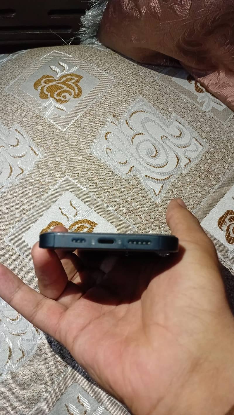 Apple iPhone 13 4
