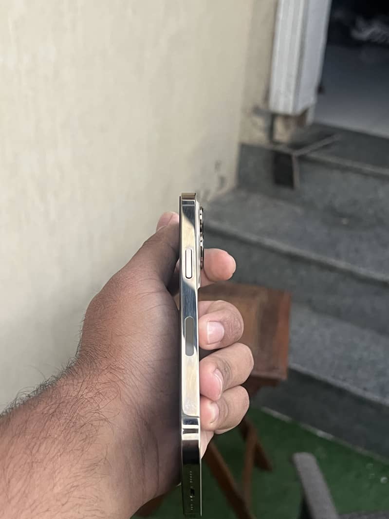 iPhone 13 Pro Jv 3