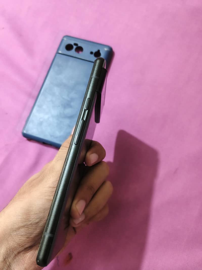 Google Pixel 6 4