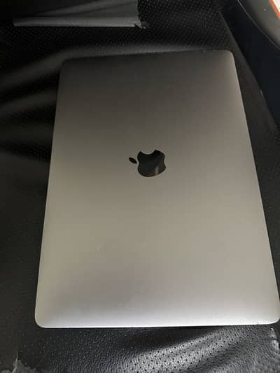 Macbook pro 2017 with box