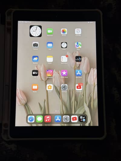 Apple iPad 5th Generation 32GB Wi-Fi A1822 – Excellent Condition