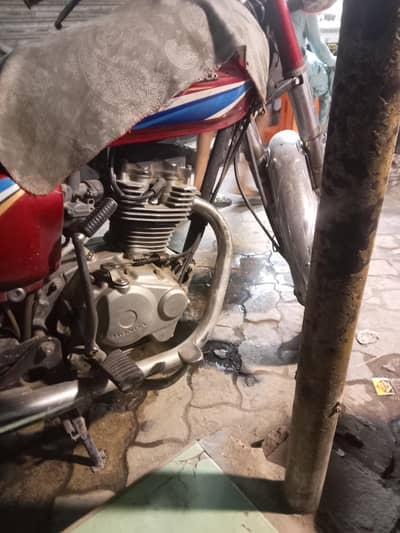 honda 125 2009 model lokking like new red color