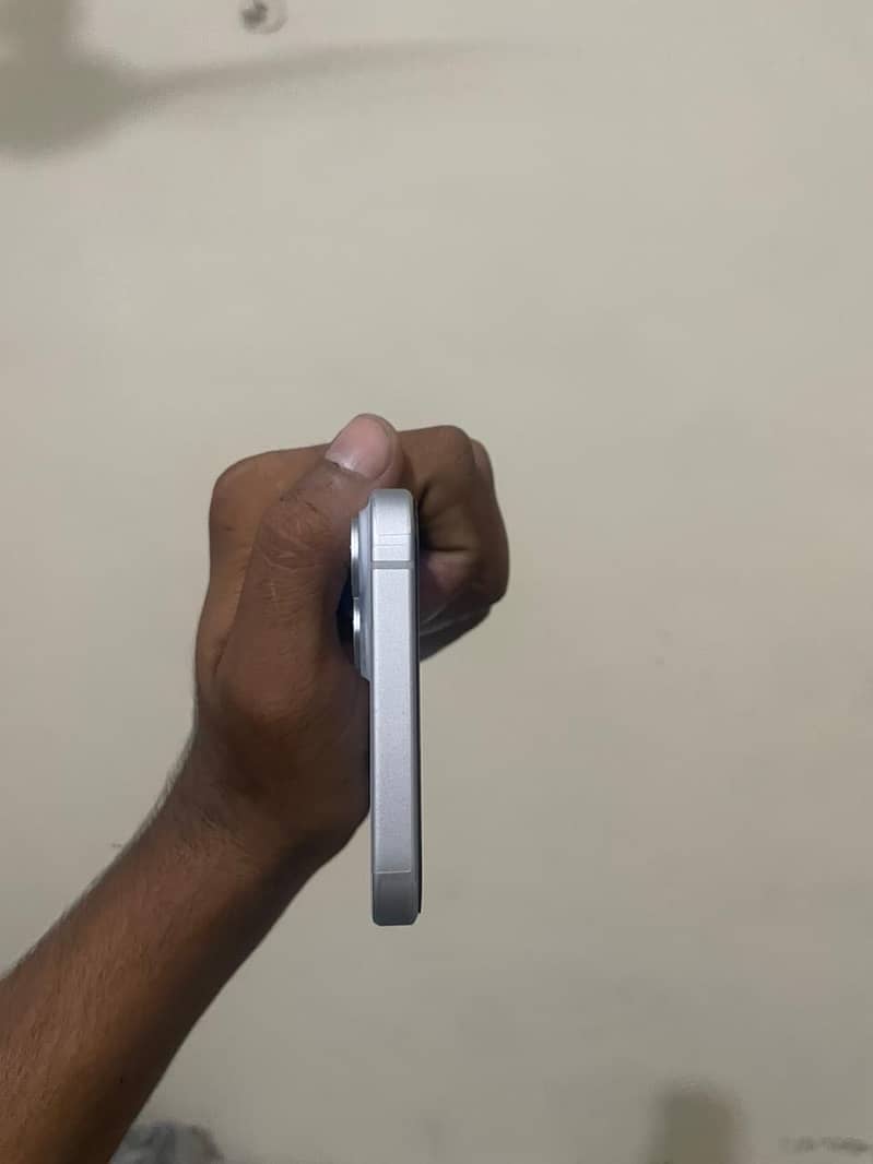 Apple iPhone 15 plus 3