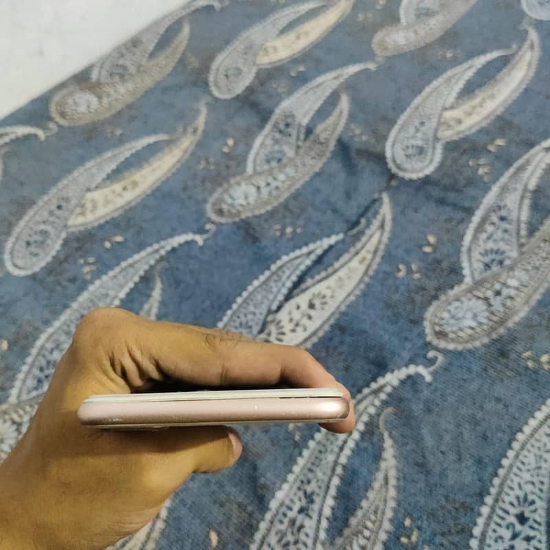 Apple iPhone 8 Plus 3