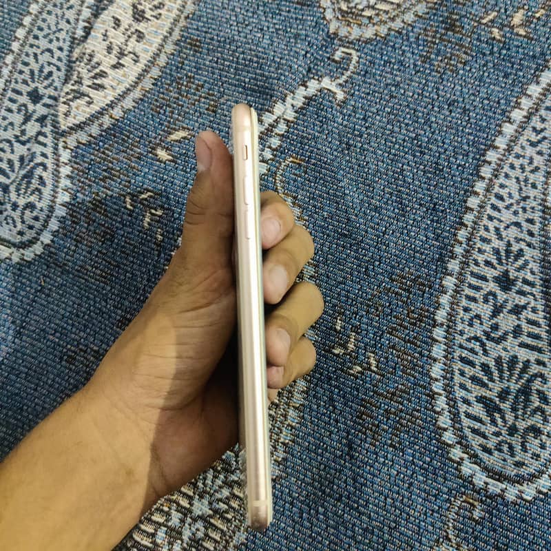 Apple iPhone 8 Plus 4