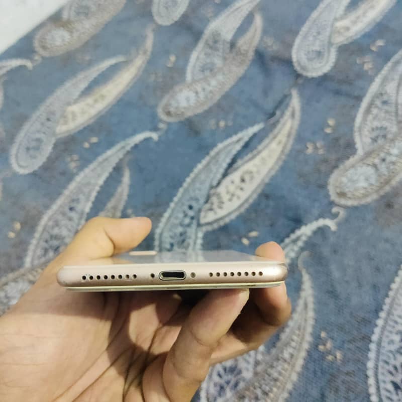 Apple iPhone 8 Plus 5