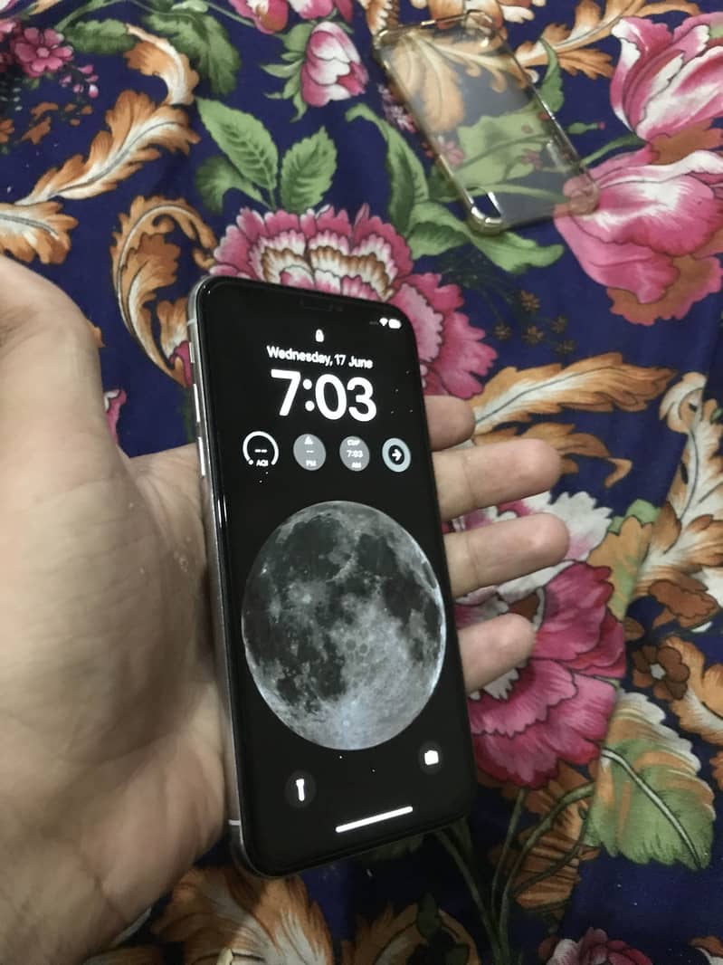 Apple iPhone X 3