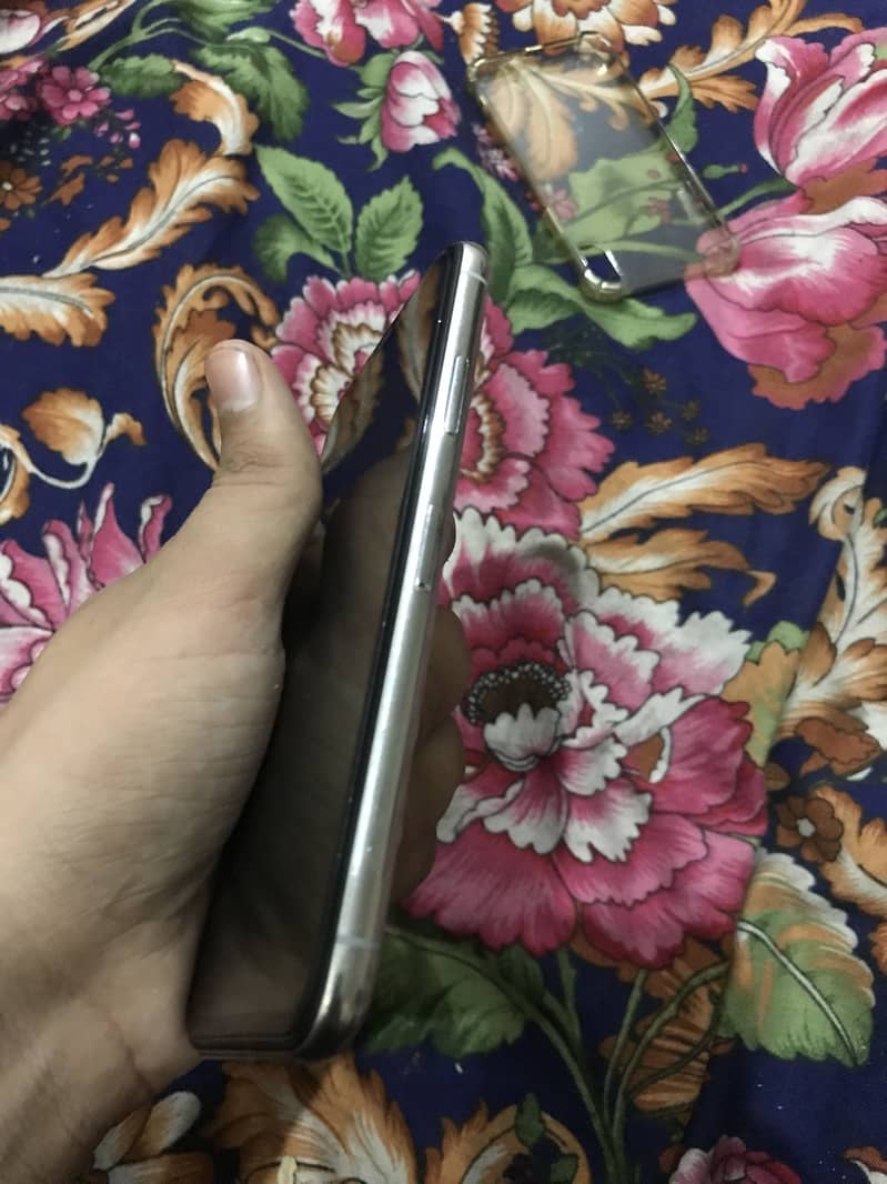 Apple iPhone X 5