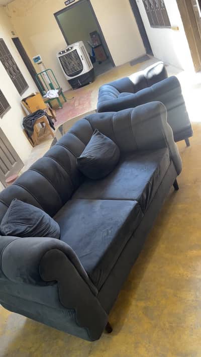 We wanna sale our sofa Like new
