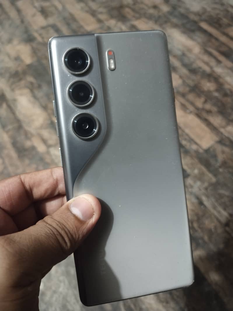 Tecno CAMON 40 Pro 3