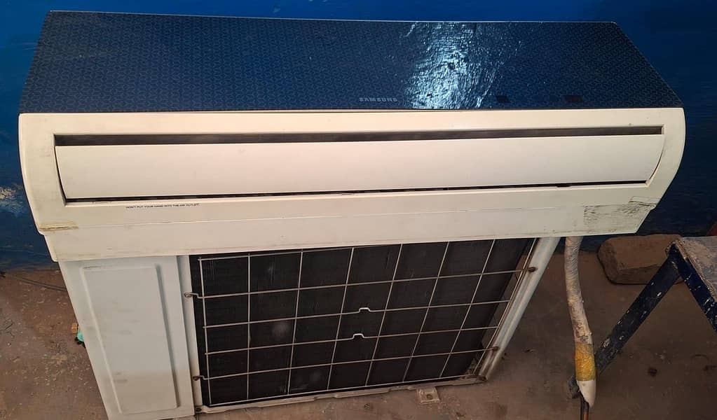 Samsung split-unit air conditioner 1
