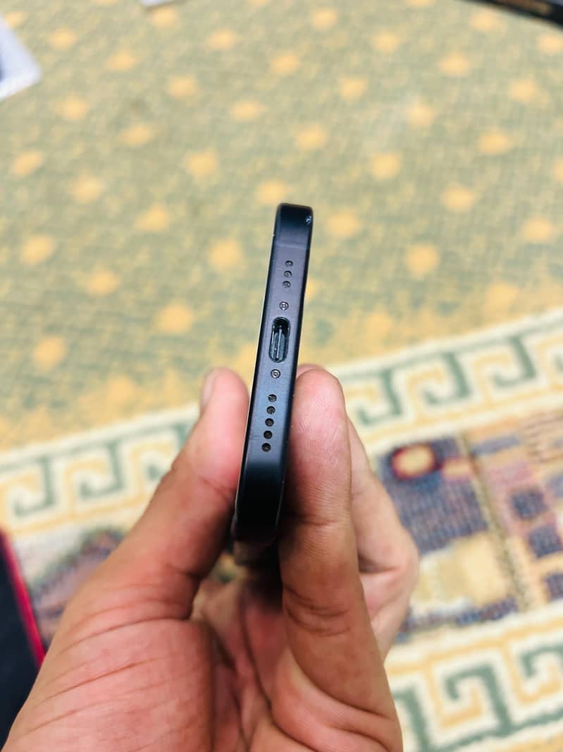 Apple iPhone 16 3