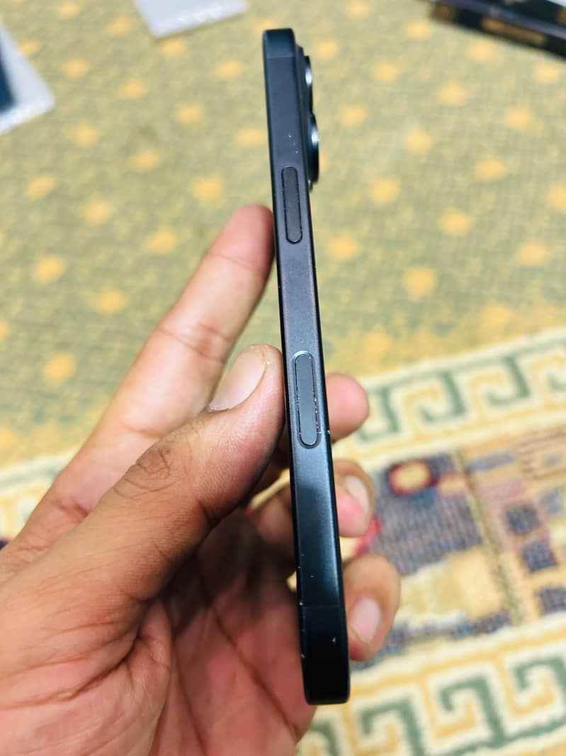 Apple iPhone 16 4