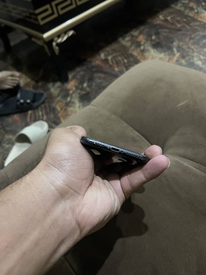 Apple iPhone 7 2