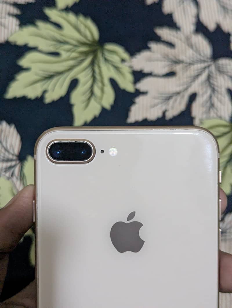 Apple iPhone 8 Plus 0
