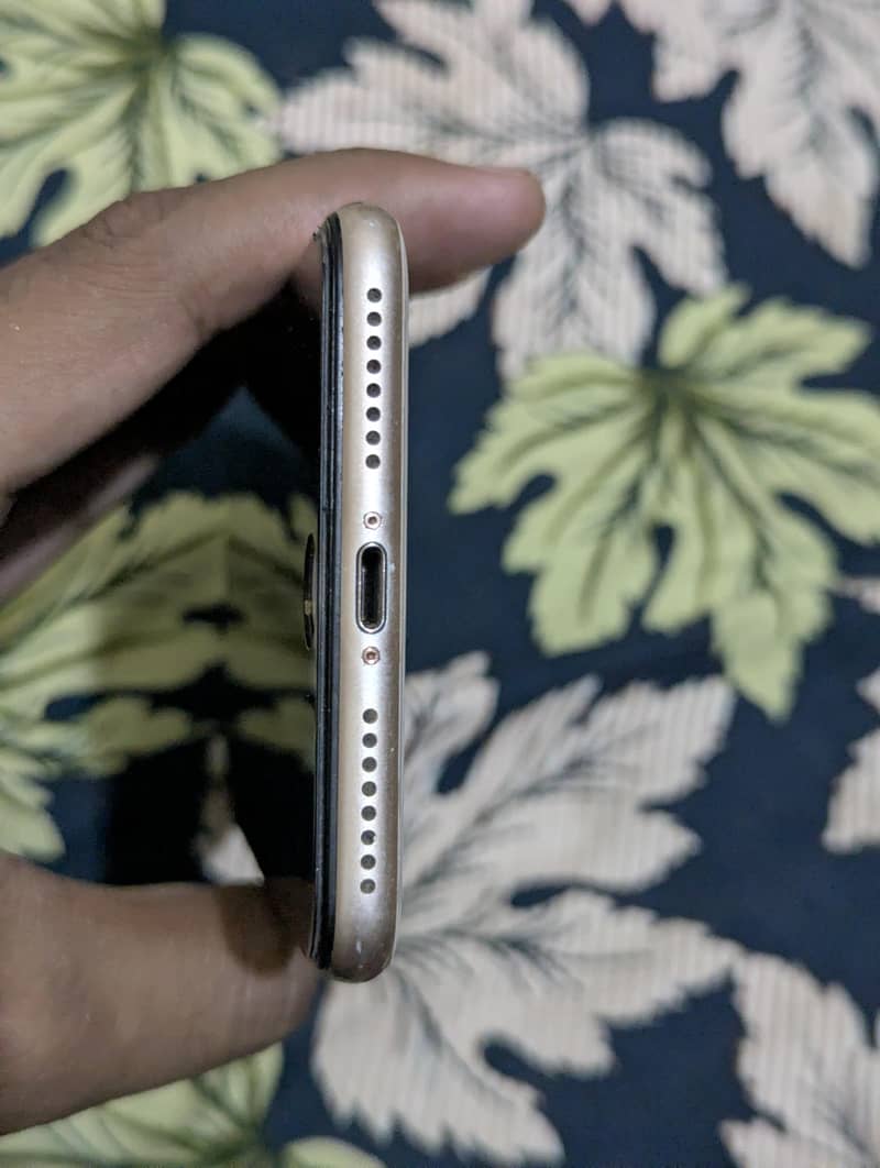 Apple iPhone 8 Plus 3
