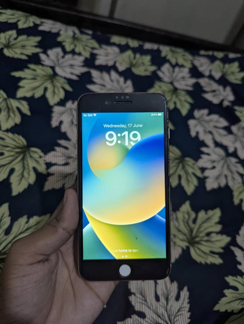 Apple iPhone 8 Plus 4