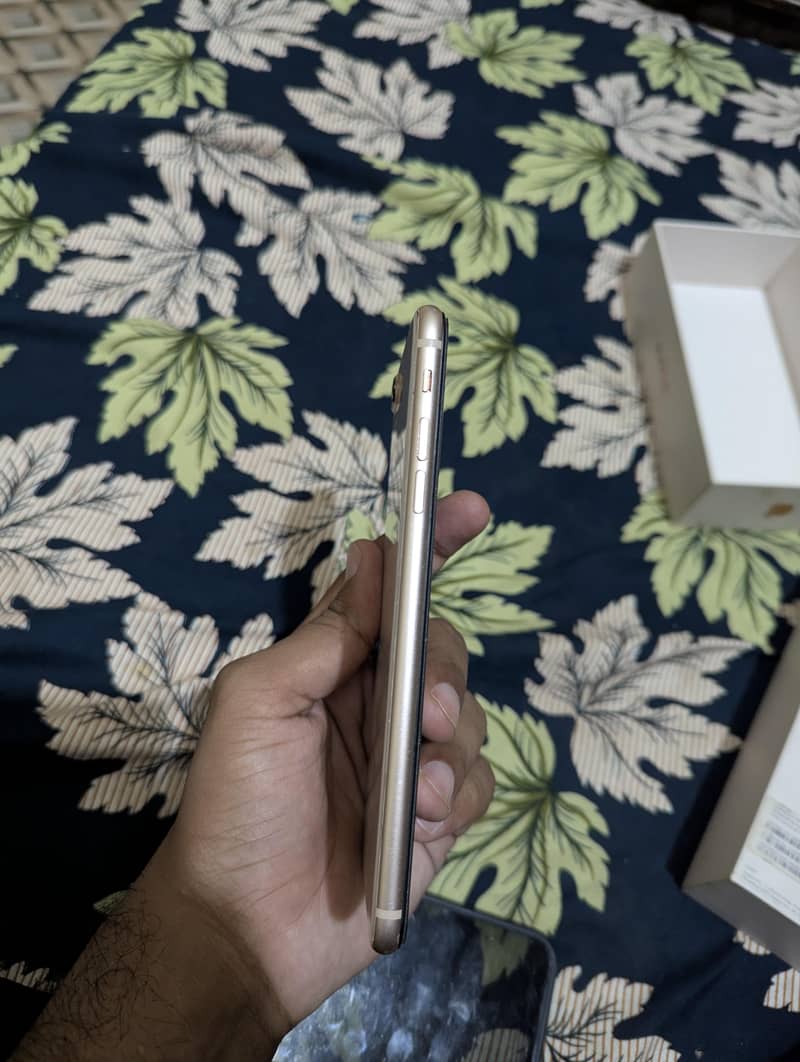 Apple iPhone 8 Plus 5