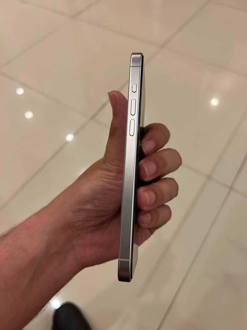 iPhone 15 pro max 2