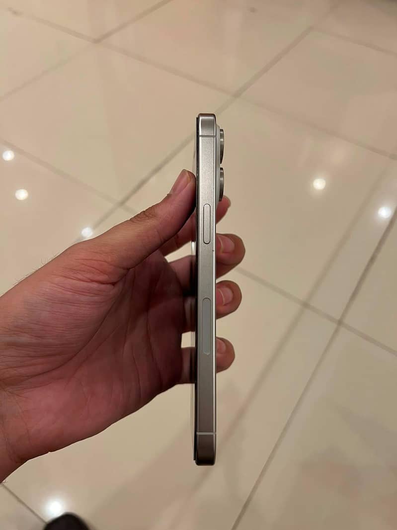 iPhone 15 pro max 4