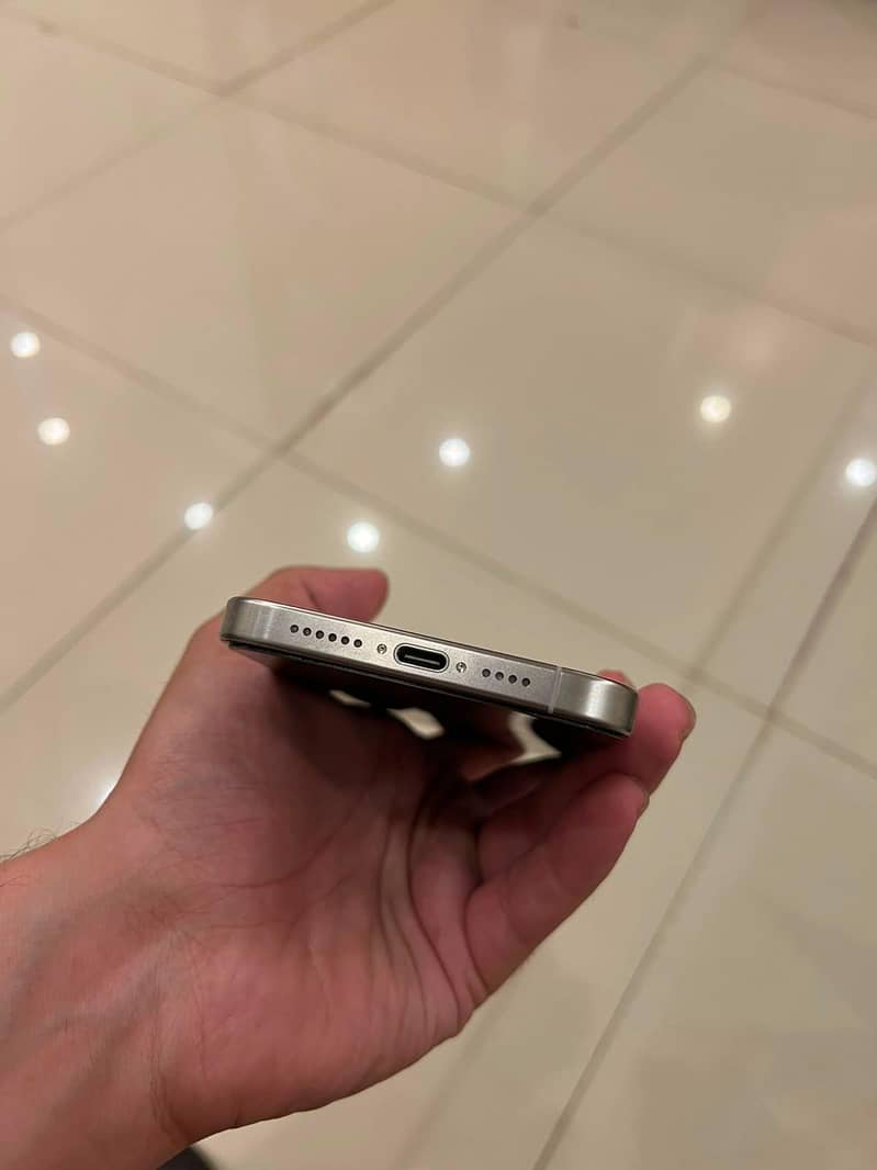iPhone 15 pro max 5