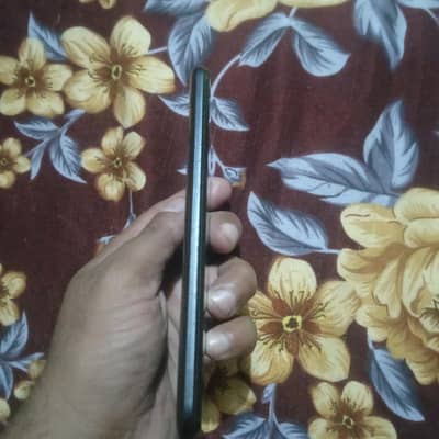Itel mobile condition 10/9 all ok hai koi issue nai hai only mobile