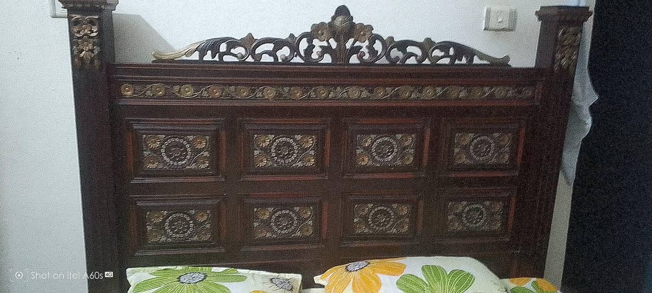 Bed with dressing table 0