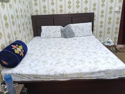 wooden king size bed
