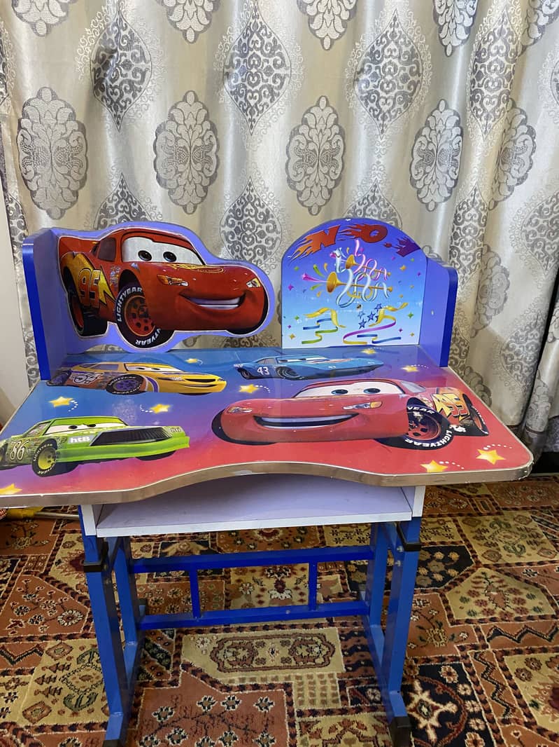 Kids study table 0