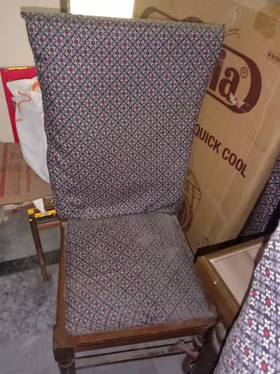 Dinning table with 6 chairs