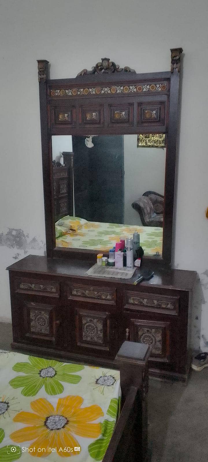 Bed with dressing table 4