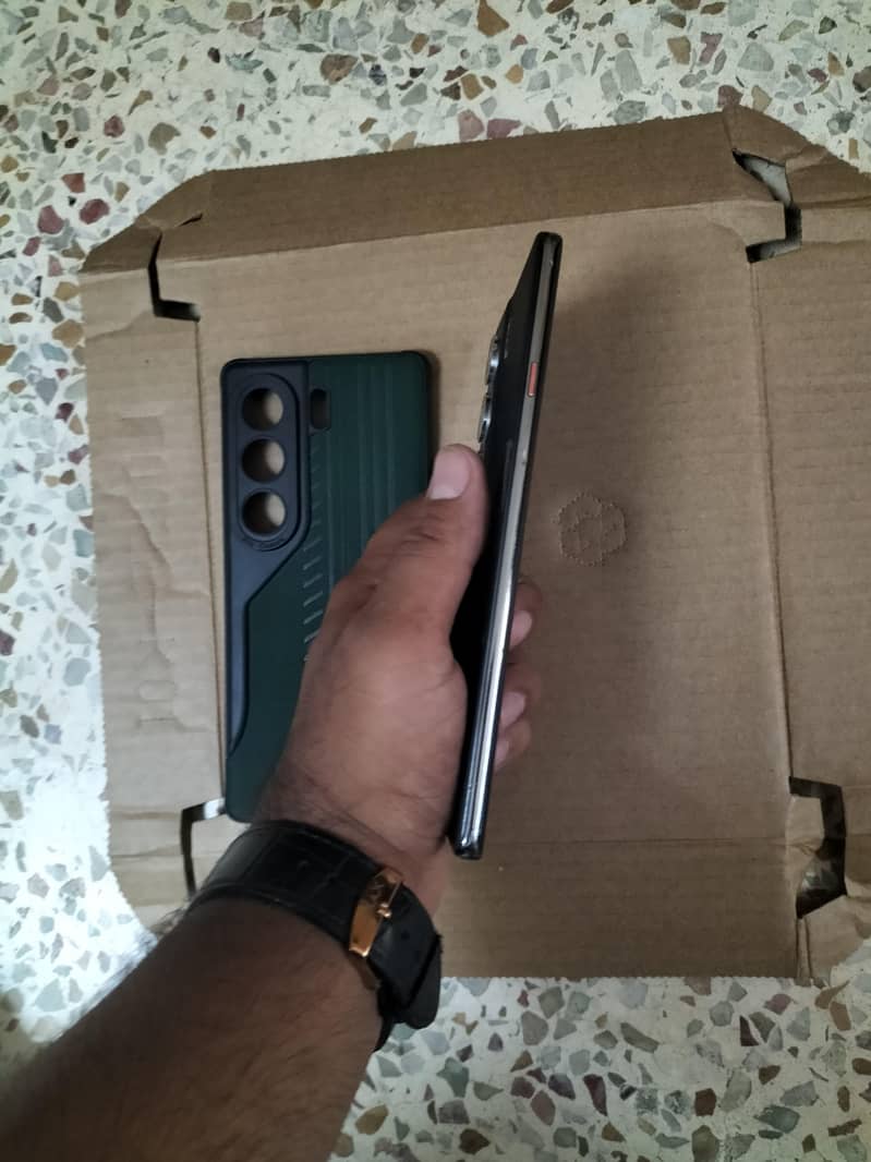Tecno CAMON 40 Pro 1
